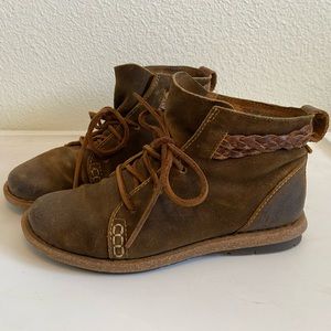 BORN Temple leather boots